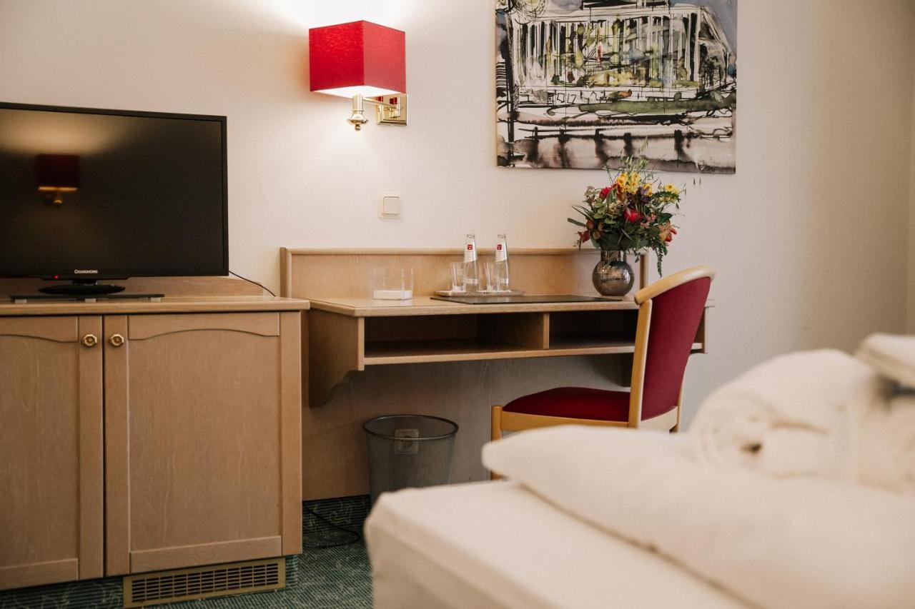 Landhotel Waldhaus Laubach  Bagian luar foto